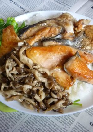 銀鮭の焼き鮭とブナシメジのカフェ丼-レシピのメイン写真