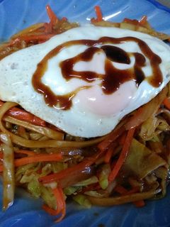 目玉焼きデミソース焼きうどん-レシピのメイン写真