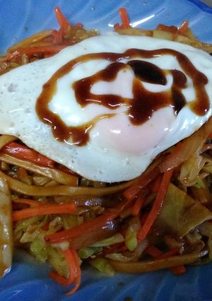 目玉焼きデミソース焼きうどん-レシピのメイン写真