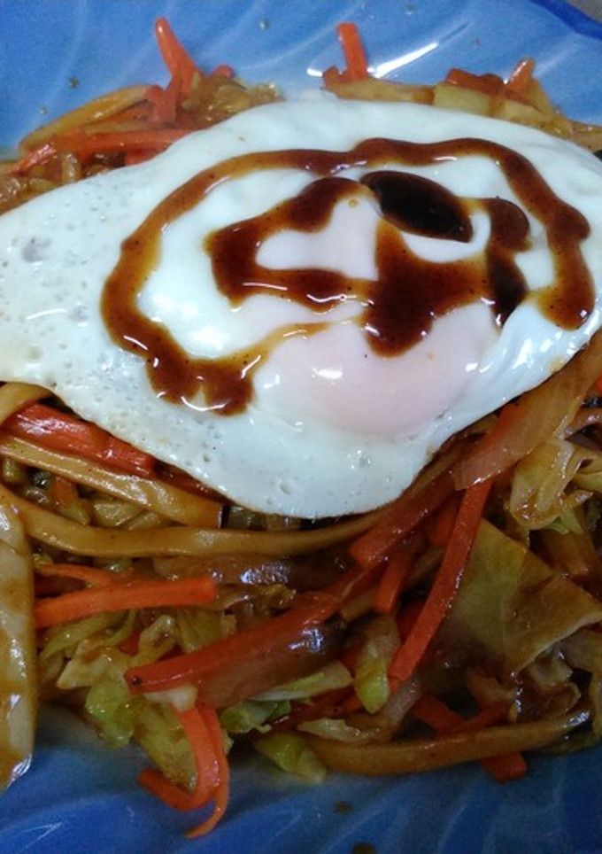 目玉焼きデミソース焼きうどん-レシピのメイン写真