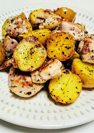 新じゃが(小さいじゃがいも)と鶏もも肉焼-レシピのメイン写真
