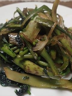 ウドの皮とハリギリの新葉の炒め物-レシピのメイン写真