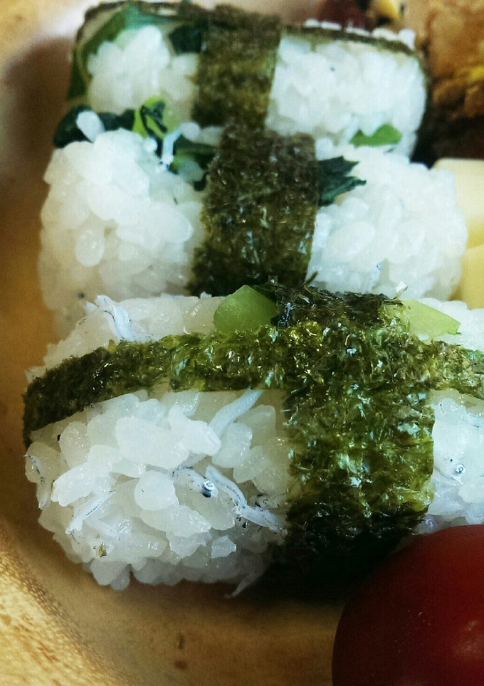 釜あげしらすと漬け物のおにぎり-レシピのメイン写真