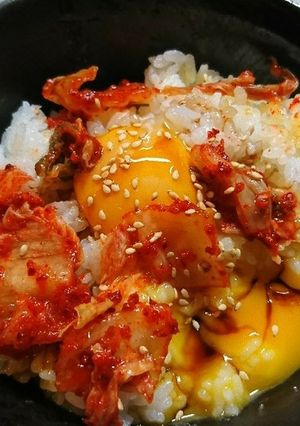 簡単！キムチ卵黄オイスターソース甘辛丼-レシピのメイン写真