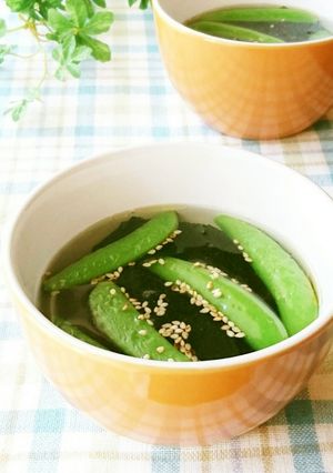 スナップエンドウとわかめの中華スープ-レシピのメイン写真