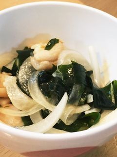 新玉ねぎとワカメの鶏皮ポン酢-レシピのメイン写真