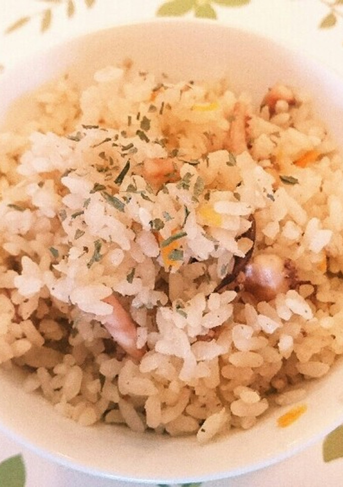 ゲソと玉ねぎのピラフ風炊き込みご飯-レシピのメイン写真