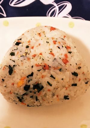 お弁当に♪パサパサにならないおにぎり★-レシピのメイン写真