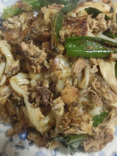 鯖の水煮缶で、、焼き鯖焼きうどんです^^-レシピのメイン写真