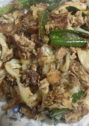 鯖の水煮缶で、、焼き鯖焼きうどんです＾＾-レシピのメイン写真