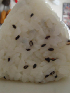 昆布茶でおにぎり♪-レシピのメイン写真