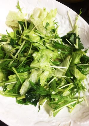 三つ葉と水菜とレタスのサラダ ポン酢ドレ-レシピのメイン写真