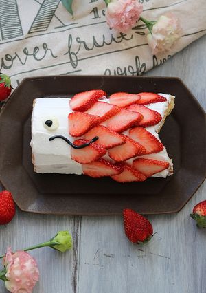 苺の鯉のぼりロールケーキ-レシピのメイン写真
