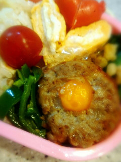 お弁当おかずにうずらの卵入りハンバーグ-レシピのメイン写真