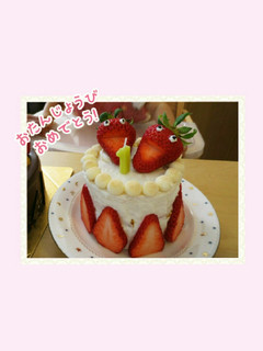 いちごくんもお祝い♪1歳バースデーケーキ-レシピのメイン写真