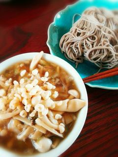 具沢山。きのこと油揚げのつけ蕎麦。-レシピのメイン写真