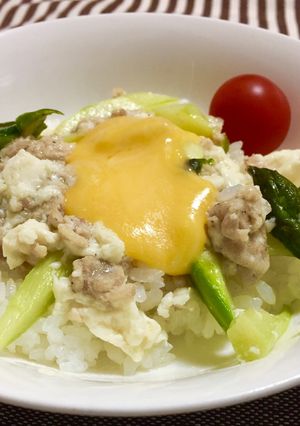 cafe風♡チーズとろ〜り鶏アスパラ丼-レシピのメイン写真