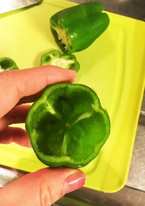 気持ちがいい ピーマンの種取り-レシピのメイン写真
