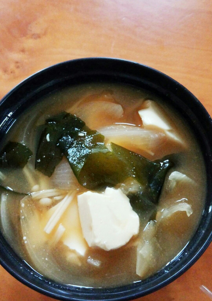 えのきと玉ねぎとわかめの味噌汁-レシピのメイン写真