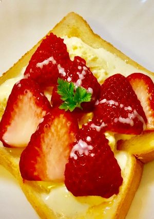 いちご盛りトースト-レシピのメイン写真