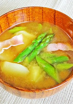 春のアスパラとじゃがいものお味噌汁-レシピのメイン写真