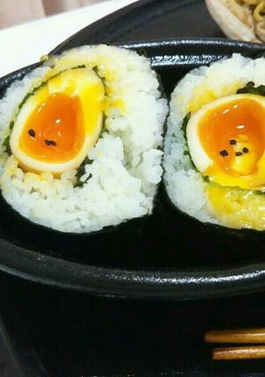 お月見おにぎりな味玉煮卵の爆弾おにぎり-レシピのメイン写真