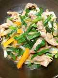 新玉ねぎでニラレバならぬニラ豚炒め