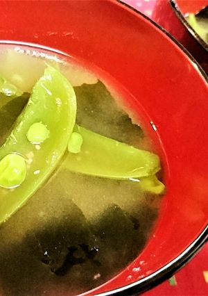 旬【スナップえんどうとワカメの味噌汁】-レシピのメイン写真
