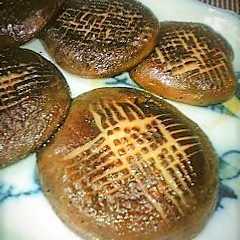 A picture of ネギカッターで椎茸に模様付け　ゾワッ♪.