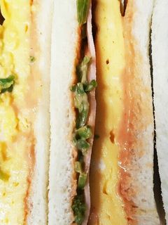 黒玉ねぎジャムと厚焼き卵のサンドイッチ♪-レシピのメイン写真