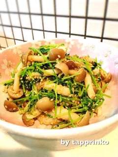 簡単★副菜【豆苗としめじの胡麻和え】-レシピのメイン写真