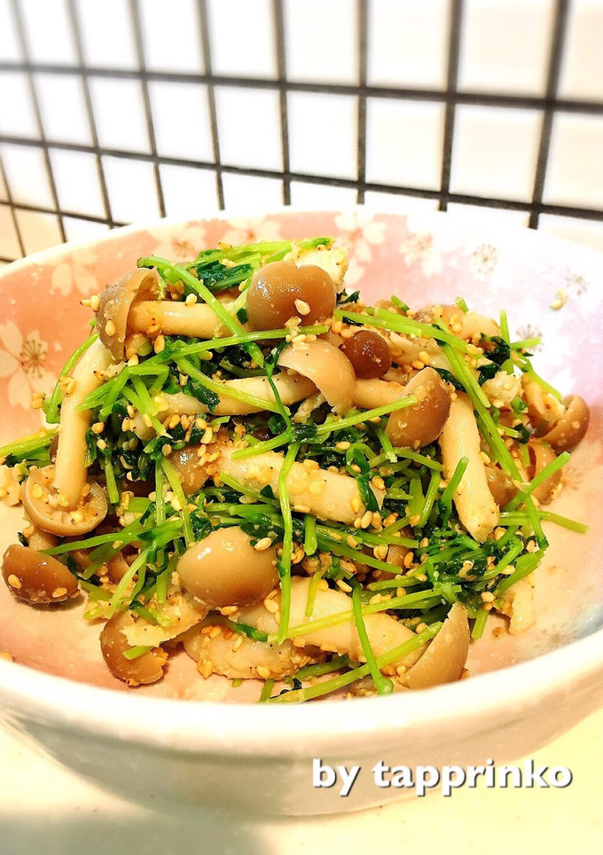 簡単★副菜【豆苗としめじの胡麻和え】-レシピのメイン写真