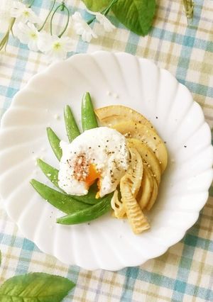 筍とスナップエンドウのポーチドエッグのせ-レシピのメイン写真