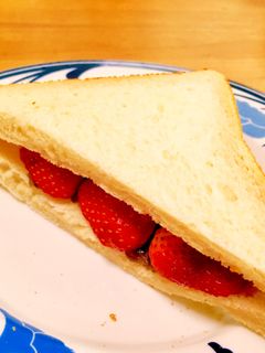 超簡単!はさむだけイチゴ大福風トースト☆-レシピのメイン写真