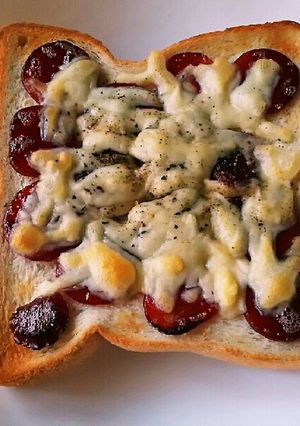 サラミとチーズのなんちゃってピザトースト-レシピのメイン写真