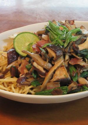 ベーコンと舞茸と椎茸とほうれん草のパスタ-レシピのメイン写真
