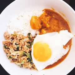 レタスのサラダと目玉焼きのせカレー-レシピのメイン写真