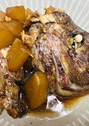 黄金比の煮汁で作る鯛あらと大根の煮付け-レシピのメイン写真
