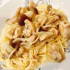 รูปของ 簡単！きのことあさりのクリームパスタ