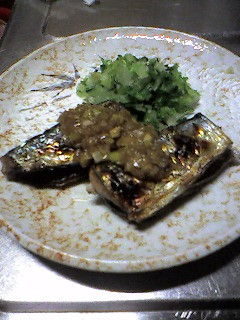 香味じょうゆで食べる焼き秋刀魚-レシピのメイン写真