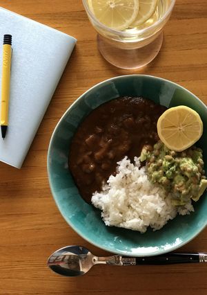 1人ランチにぴったり！アボ納豆カレー-レシピのメイン写真