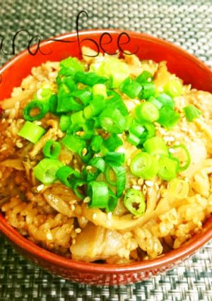 豚肉と舞茸の甘辛コチュジャン炊き込みご飯-レシピのメイン写真