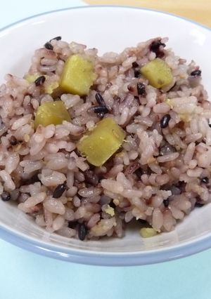 【学校給食】さつま芋いり黒米ごはん-レシピのメイン写真