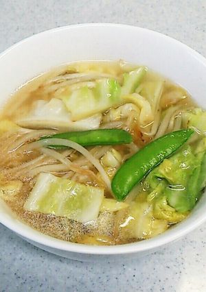 塩ラーメンに野菜炒めのトッピングω-レシピのメイン写真