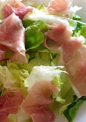 糖質制限食　生ハムサラダ-レシピのメイン写真