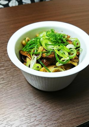 簡単小鉢♪さんまの蒲焼き缶と舞茸の炒め物-レシピのメイン写真
