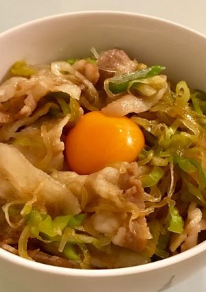 フライパンで簡単！豚バラすき焼き丼ぶり♡-レシピのメイン写真