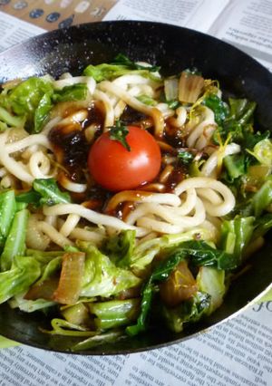 鉄パンでキャベツたっぷりの焼きうどん-レシピのメイン写真