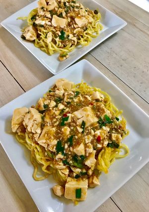 残った麻婆はあんかけ焼きそばに♪ランチ-レシピのメイン写真