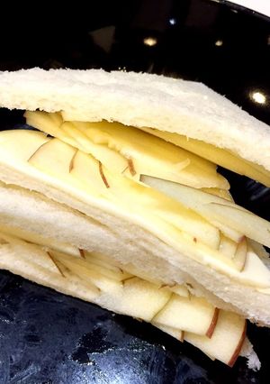 弁当に簡単シャキシャキリンゴチーズサンド-レシピのメイン写真